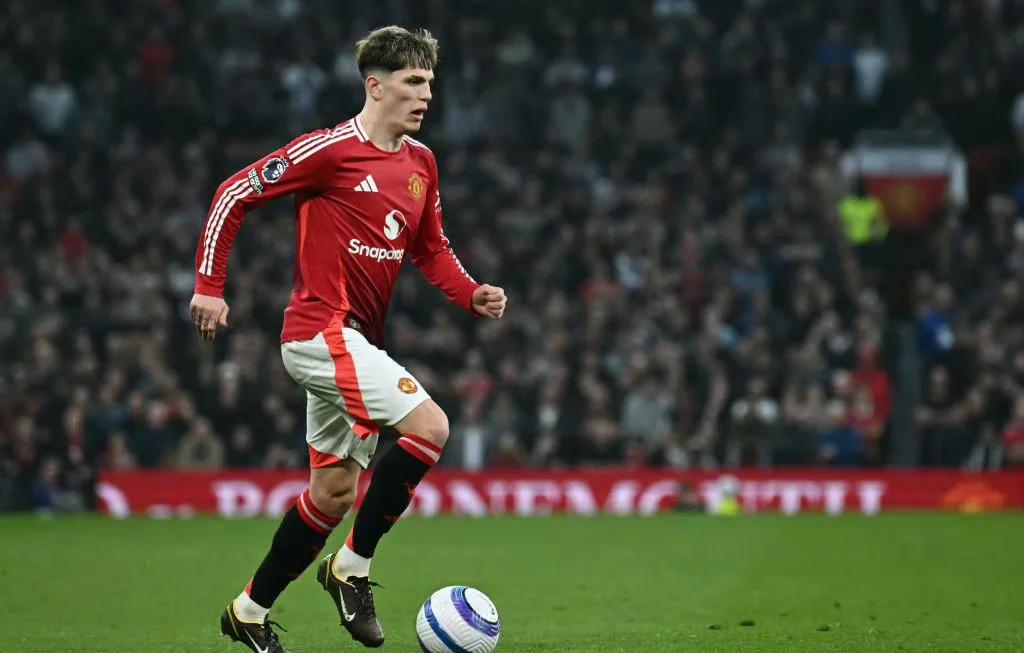 九游APP-莱万特后卫坚守阵地，成功守住球门