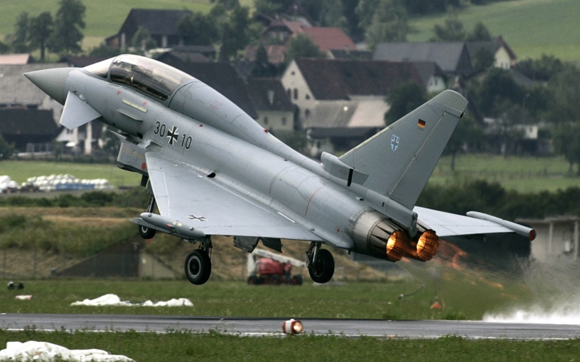 九游世界杯2026-曼城式统治与赛道奇迹，从绿茵到F1的冠军接管艺术