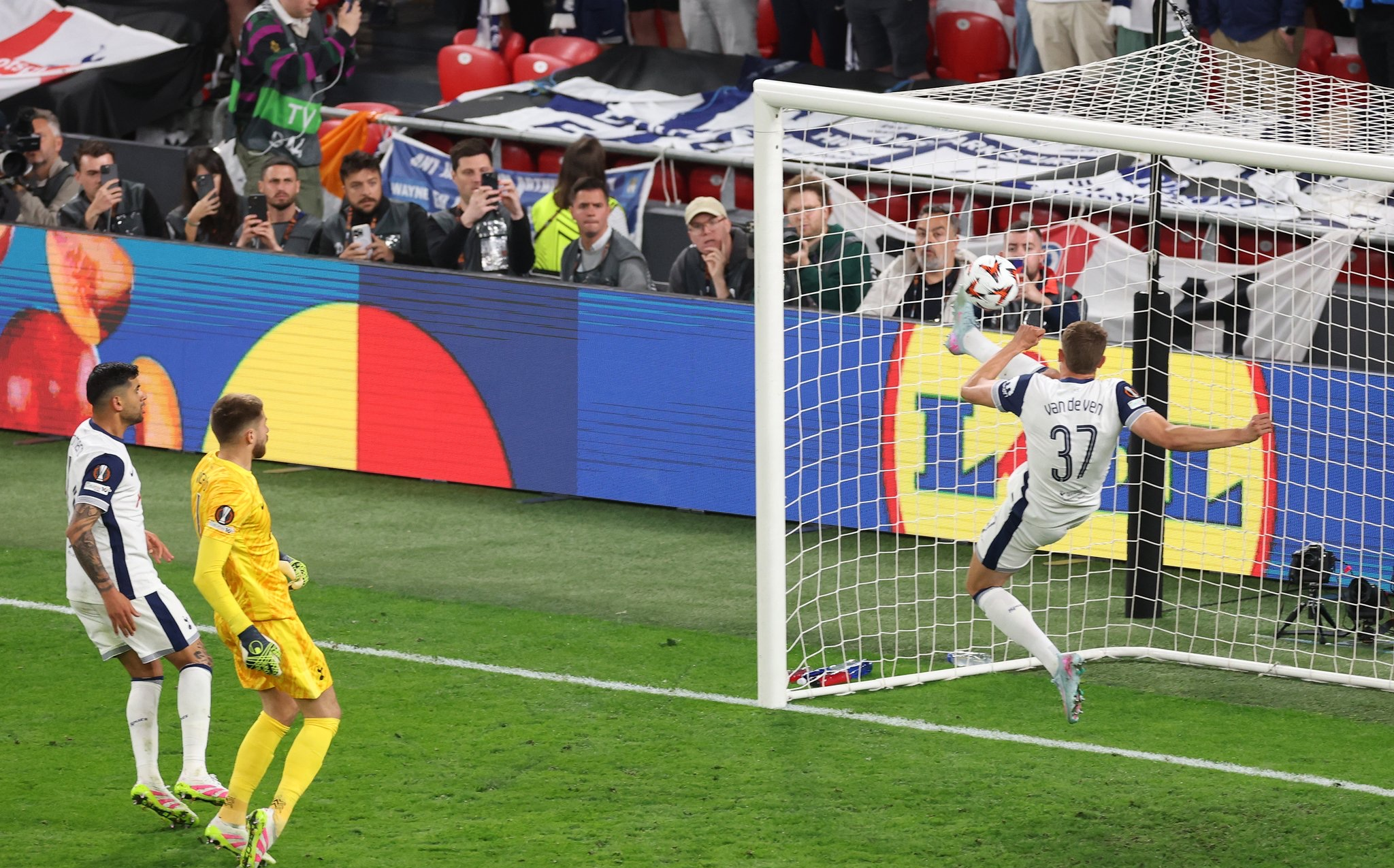 9you娱乐-皇马迎战热刺，将上演一场激烈对决